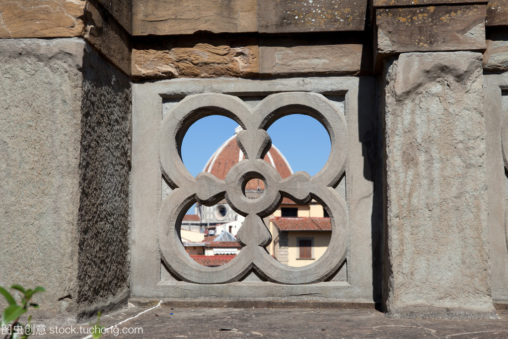 佛羅倫薩-窗飾畫(huà)廊 uffizii 的陽(yáng)臺(tái)上,